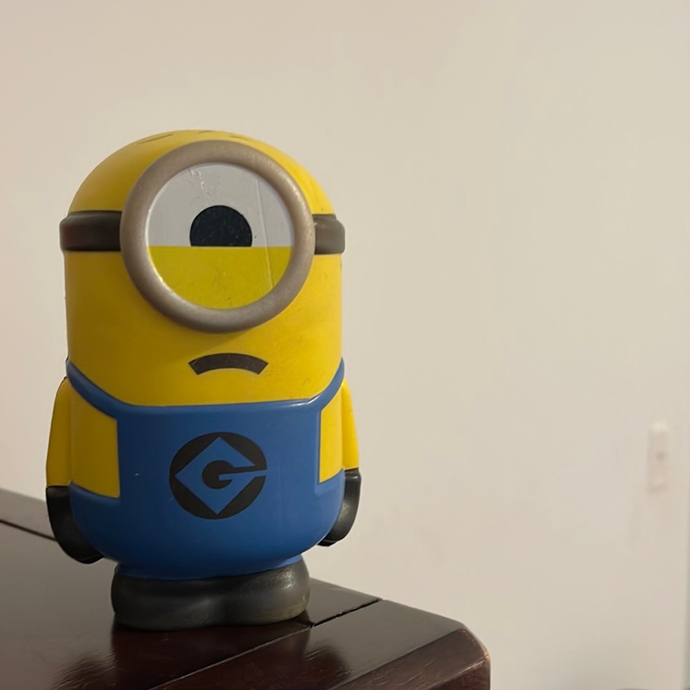 Squeezing minion